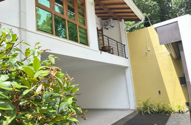 Trident Kandy Homestay n4-Delightful Bedroom Villa within Kandy city limits.
