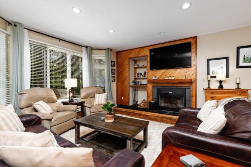 Trillium Place 01 with Wintergreen Advantage