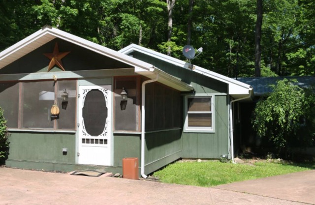 Trillium Trail--Hot tub--located 8 miles to Caves--Hocking Hills