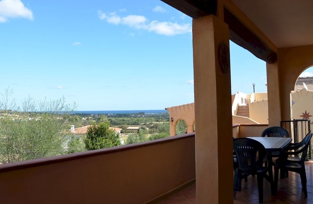 Trilocale con ampia terrazza con vista mare a 1,5 km dalle spiagge Budoni FBU-BALD01