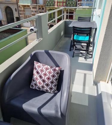 Trimaran Studio 10 mètres de la plage avec balcon/terrasse