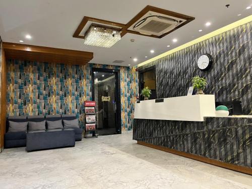 Trimrooms Triumph Banaras Railway Station