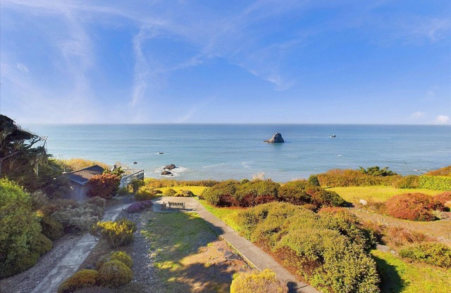 Trinidad Vacation Rental Sleeps 4