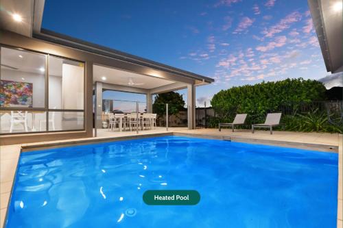 Trinity Beach Oasis - Poolside Retreat and Serenity