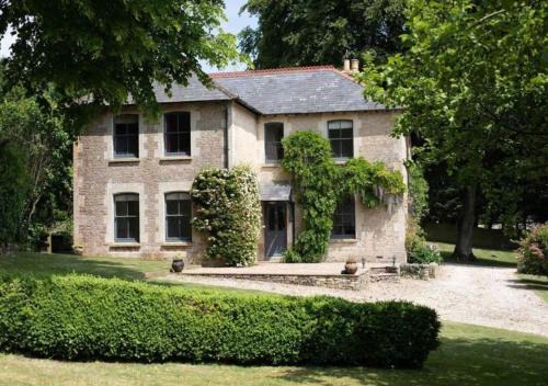 Trinity Farmhouse - Stunning House & Gardens!