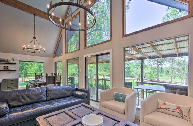Trinity River Cabin, 20 Acres, Fishing Pond