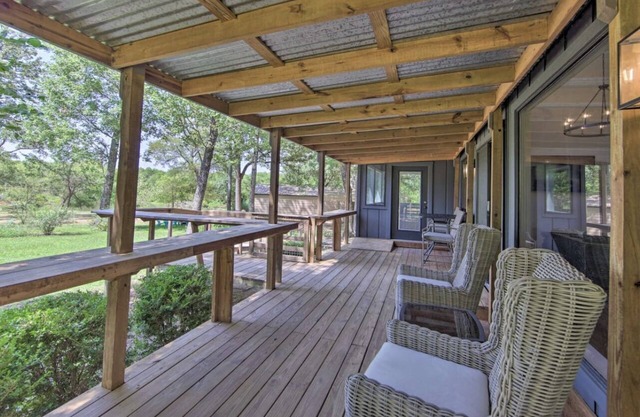 Trinity River Cabin, 20 Acres, Stocked Fishing Pond, Views of the Trinity River.
