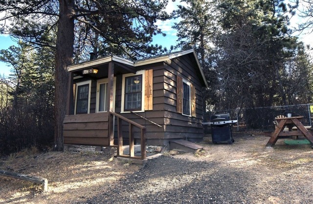 Triple R Cottages: 7 1 Bedroom Cabin