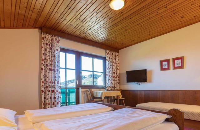 Pension Stoffenbauer - triple room, shower, toilet, balcony