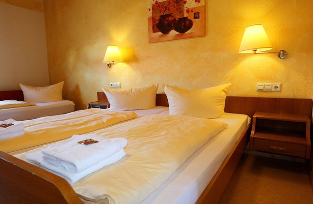 Habitación triple cat. A, para no fumadores, aseo y ducha - Hotel Werneths Landgasthof Hirschen