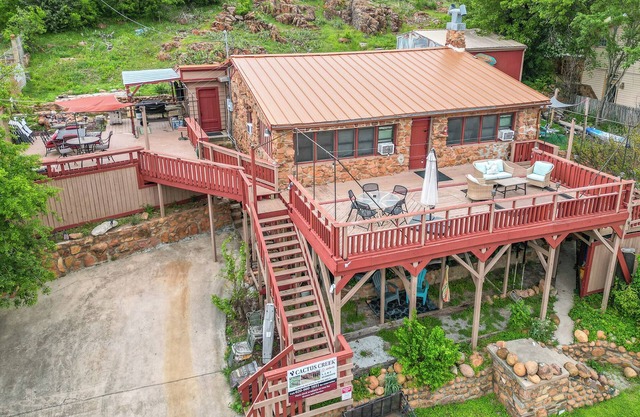 Triple Z Lodge Large Cabin with Space for Your Whole Crew