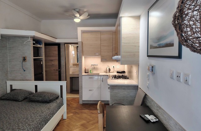 Tritos, Sleeps 11 - Sea View - Balcony - Parking