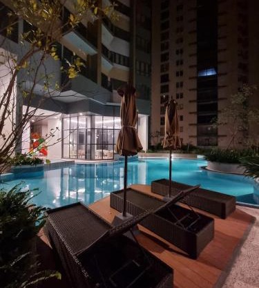 Trizen Amber 2-Bedroom Apartment with Free WIFI