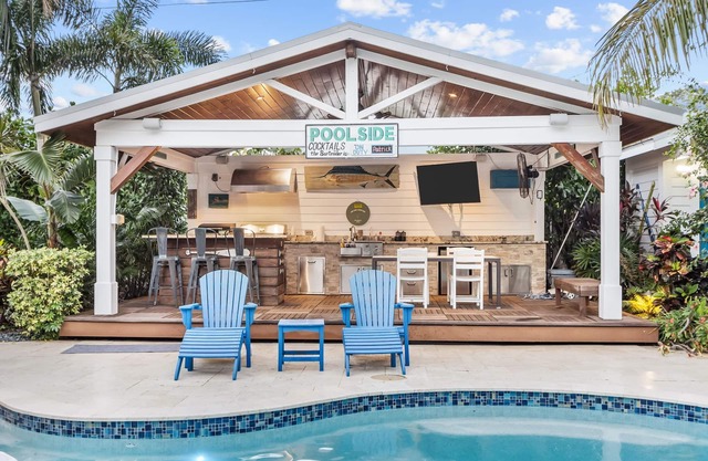 Trophy Fish, Family and Pet Friendly with backyard privacy!