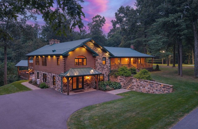 Trophy Whitetail Lodge
