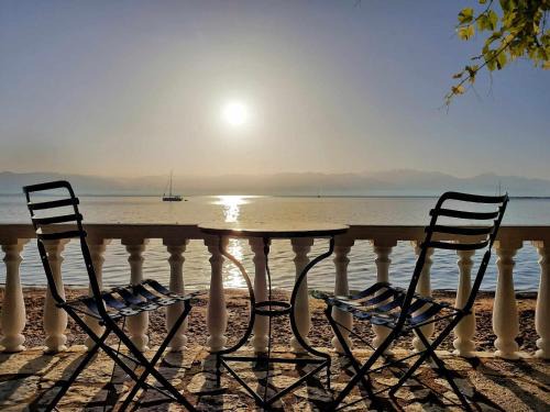 Tropical Beach "Amphitrite"