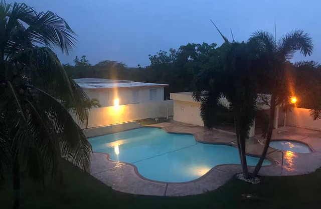 Tropical Breeze Combate Puerto Salinas