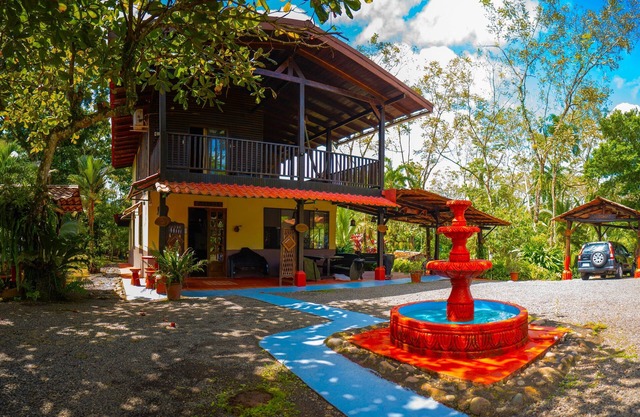 Tropical Cabin Near La Fortuna – Private Pool & BBQ Oasis