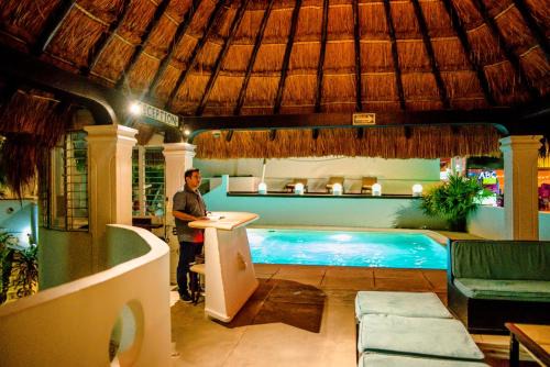 Tropical casa blanca