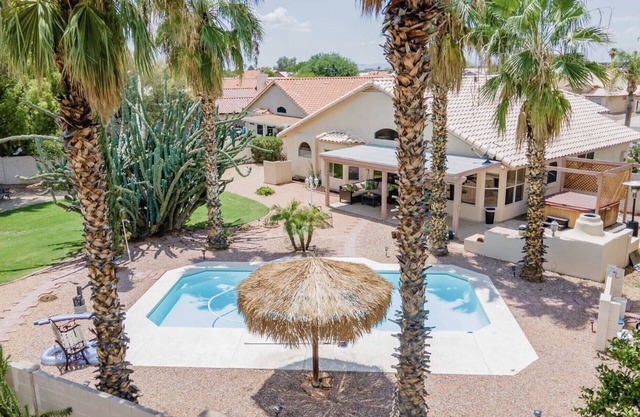 ☀️🌵Tropical Desert Oasis. HEATED Pool & Spa no charge. Private, large yard 🌴🏜