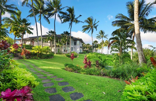 Tropical Elegance: Tropical Elegance, Acacia Bar, Jetted Tub & Majestic Views