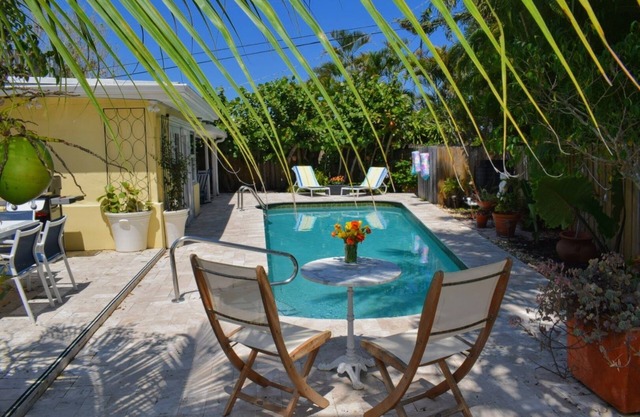 Tropical Escape 3-bedroom house in North Palm Beach with Saltwater Pool
