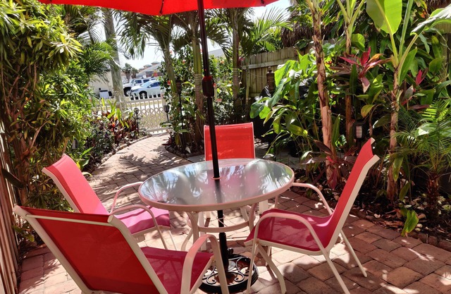 Playa tropical Tomehome w / 2-Master Suites, patio privado. Pasos para Océano!