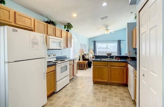 Tropical Retiro Familiar con Cuarto de juegos !!! Florida Pines, Davenport 4BR / 2BA