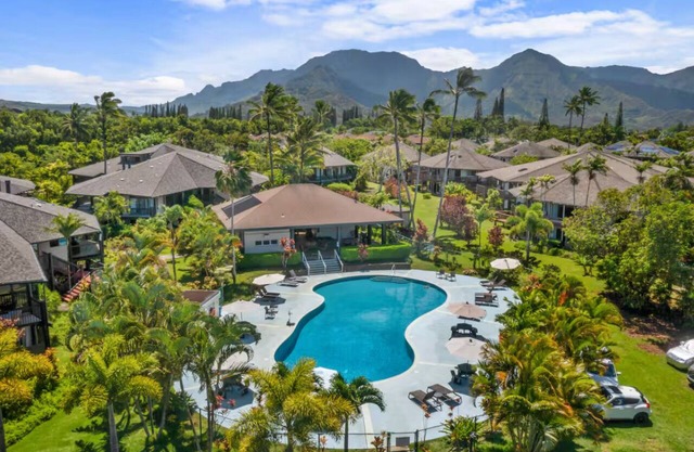 Tropical Garden Condo with AC and pool