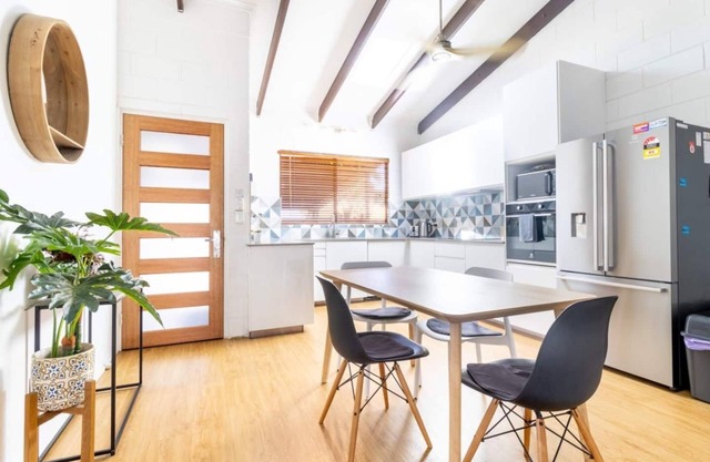 Tropical Garden Villa | 5 mins from City Centre