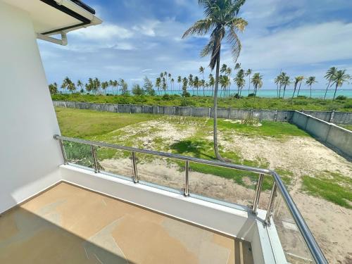 Tropical Gem: 3-BR Beach Villa