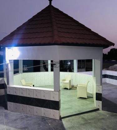 Tropical Getaway - Rooftop Apartment