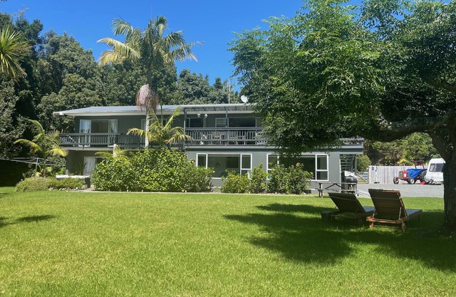 Tropical hideaway 150 meters to the beach!