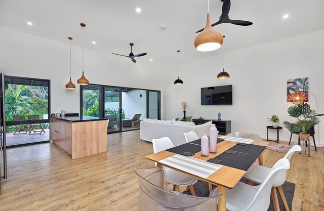 Tropical Kuranda Modern Retreat