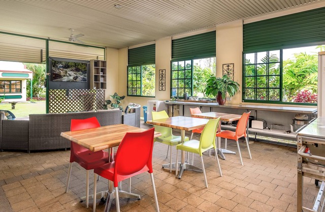 Tropical Lodge
