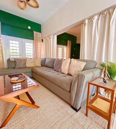 Tropical Oasis! 5BR Luxe Home