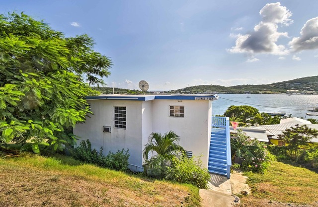 ¡NUEVO! Culebra Apt w / Deck & Bay Views- Minutos a la playa