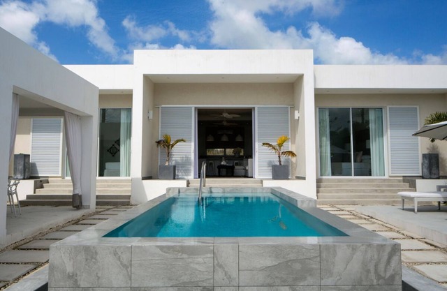 Tropical Oasis by Beach with Pool - Footprints South