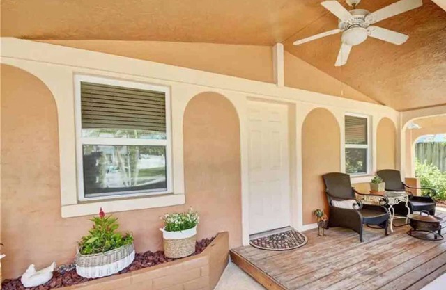 Tropical Oasis Getaway in Historic Manatee Pocket