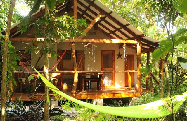 Cabaña paraíso tropical a pocos pasos de la playa entre Montezuma y Cabuya