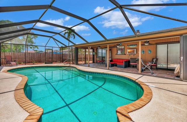 Tropical Paradise with a private pool in Port Saint Lucie, Florida