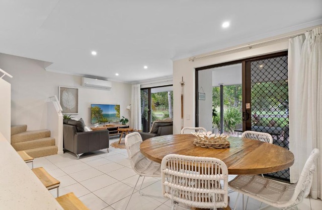 Tropical Retreat in 2 Bedroom Townhouse