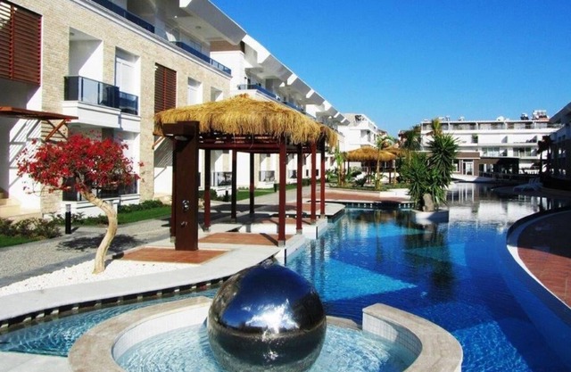 TROPICAL RETREAT es una hermosa casa de 2 dormitorios en una impresionante comunidad cerrada