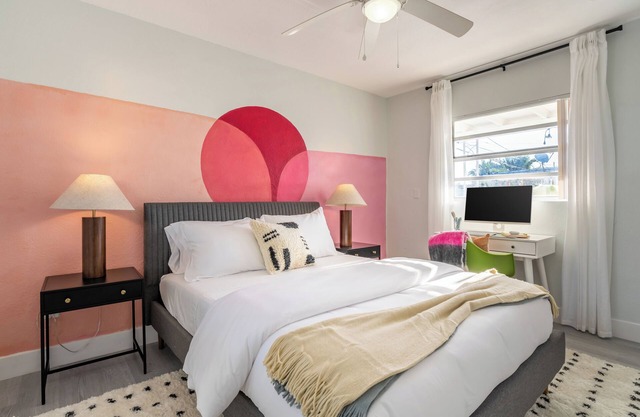 Tropical Retreat on Sheridan Near Beach & Parks