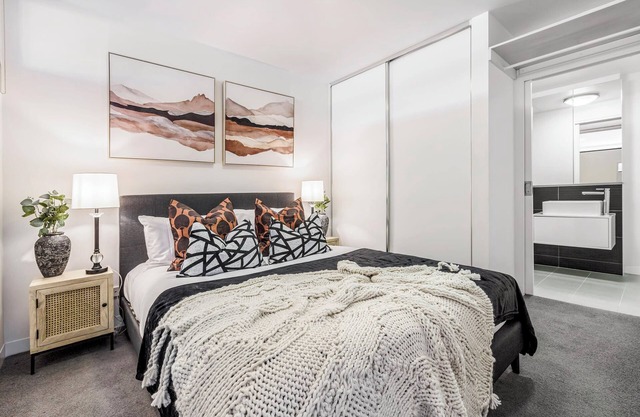 Tropical Sanctuary in Hawthorn’s Urban Hot Spot