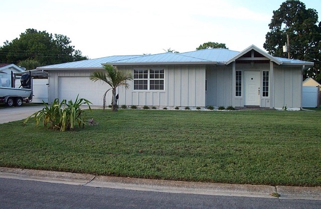 Tropical Shores Retreat-Great Location - Discounts for stays 3 months or longer