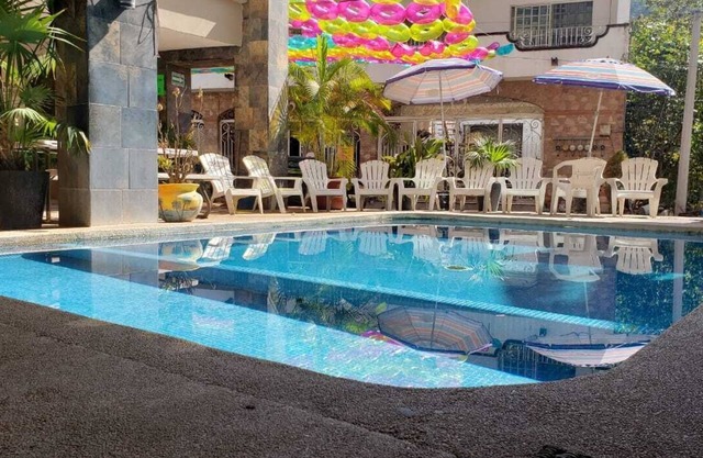 TROPICAL SUITE
