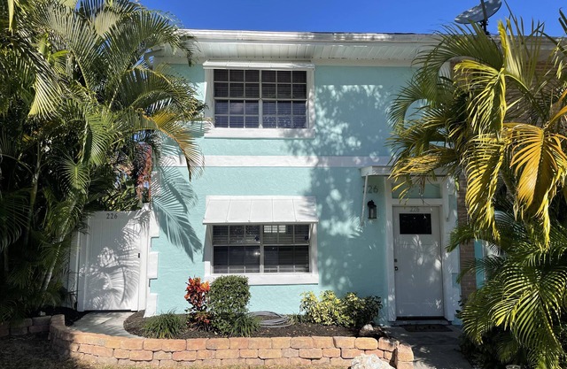 Lovely Townhouse-4 Blocks to Beach-Close to Everything! Tarifas especiales de verano!