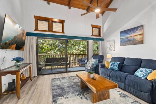Tropical Treehouse Near the Beach