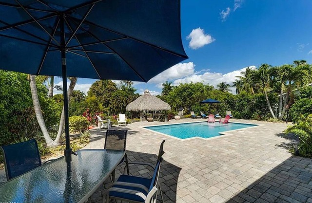 Tropical vacation home w/ private pool